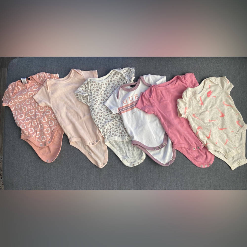 6 short-sleeved onesies!